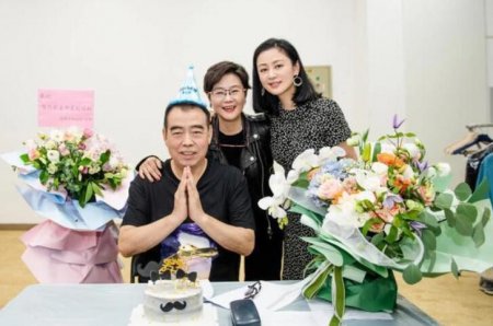 陈凯歌夫妇同框庆生 儿子录制VCR为父亲送上祝福