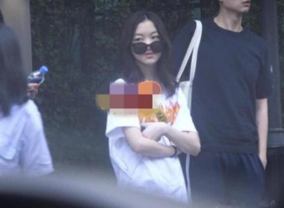 王菲携女儿李嫣外出会友 一身简单打扮御姐气质不减