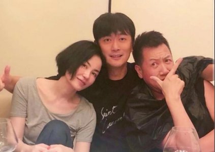谢霆锋跟友人吃烤肉 当晚缺席王菲50岁生日引热议