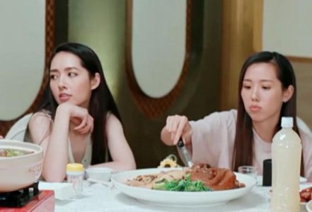 郭碧婷妹妹正脸照 颜值气质比郭碧婷稍逊一筹
