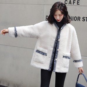 想让双腿更显修长 羊羔毛女外套时尚新款