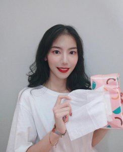 女孩子在睡觉之前都会做一些护肤工作 晚上睡觉前的护肤顺序