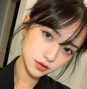 含蓄暗沉的秋季气息越来越浓厚 显得人温柔的口红颜色有哪些?