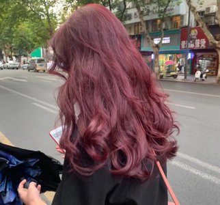 发型显示了一个人的精神状态 秋冬适合什么发色（头发颜色）