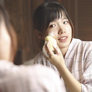 精致有气质的女人懂得自律 女生睡觉前如何护肤？