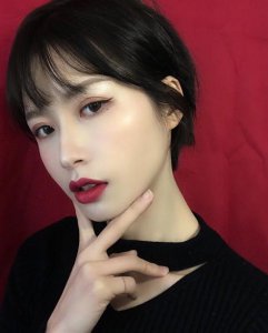 又到了换季的时候 女孩子短发的发型