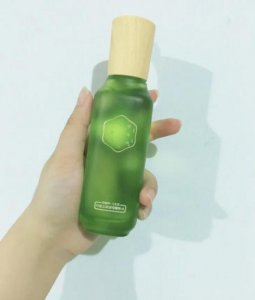 现在的女孩子呀都是特别爱美的 平价中的大牌爽肤水有哪些？