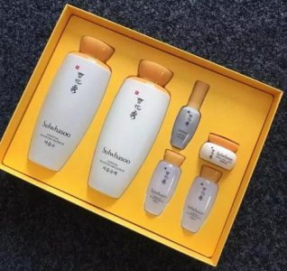 爽肤水和乳液是所有女孩子的日常护肤产品之一 好用的水乳套装品牌推荐