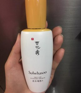 现如今女生对精华的看重远远要比普通的水乳膏 什么牌子的精华比较好用一点