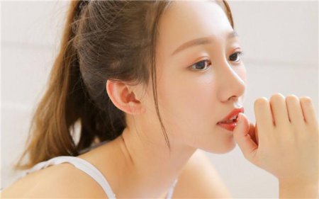 虽然说现在社会上、校园里很多姑娘都会化妆 新手化妆的正确步骤和顺序