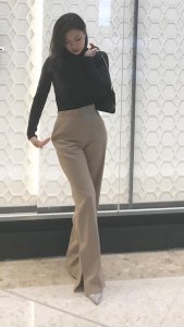 秋天是一个很讲究穿搭的季节 矮个子女生穿衣搭配技巧