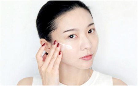现在的美妆产品以及护肤产品划分的越来越细 眼霜的正确使用时间和方法