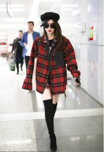 身处时尚的洪流之中 过膝靴搭配什么衣服？怎么穿好看
