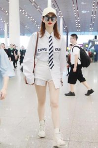 戚薇的每一套机场造型 戚薇穿衣搭配图片大全