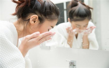 三伏天已经过去一周了 T区出油怎么护理？