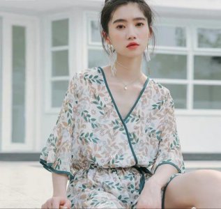 现在很多小仙女们都喜欢在网上买衣服 网上买衣服有什么优点和缺点