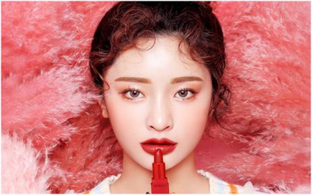 在所有的彩妆产品里 买口红怎么试色？