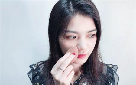 很多人都在草莓鼻的护理上用尽办法 草莓鼻是怎么造成的？