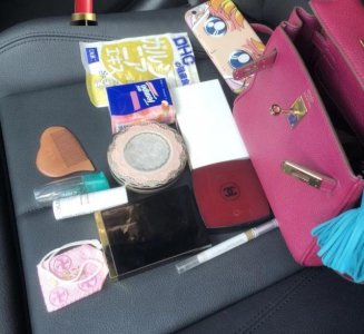 女生的包包 女生的包包里应该装些什么东西？