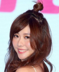 很多时候 长头发女生怎么扎好看？