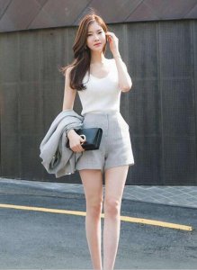 有好多小伙伴发来信息说 怎么收拾衣橱里的衣服？