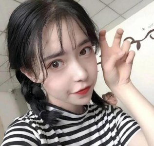 刘海作为发型的一部分 今年最流行的刘海女生