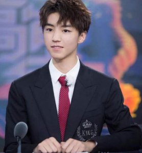 现在的男生也是渐渐的开始重视起来自身的打理 职场男士发型的要求和标准