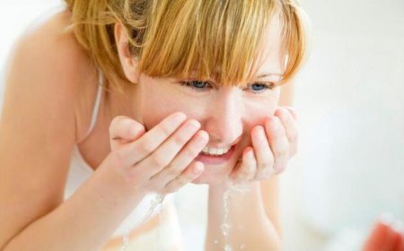 洗脸看似简单其实是很有学问的一件事情 洗脸用热水好还是冷水好