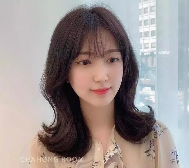 对时下的流行趋势相当在意 现在流行什么发型女生