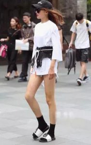 论多大年纪的女人 穿什么颜色的衣服显瘦显白？