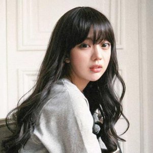 额头高的女生发际线通常比较靠上 额头高的女生适合什么发型？