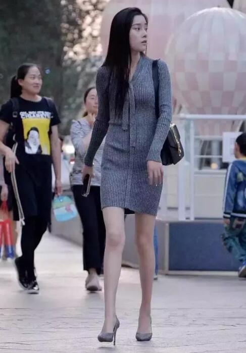 针织裙 尖头高跟鞋