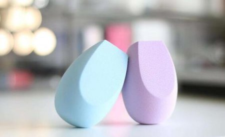 虽说用手也可以用来上底妆 化底妆需要哪些东西（化妆工具）