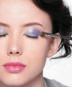 眼影是化妆里面非常重要的一个步骤 画眼影和不画眼影的区别是什么？