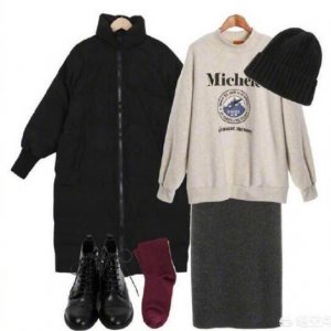 寒冷的冬季 中长款黑色羽绒服怎么搭配？