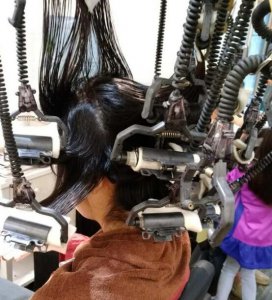 烫头发用什么加热 烫头用什么工具加热？