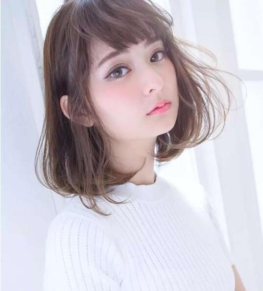 2022年中长发这几年越来越火2022中长发最新发型女