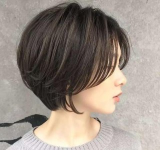 时尚感一定要和自己的整体装扮和气质结合 女生短发不染发好看吗？