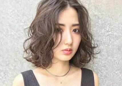 女生头发少最好选择短发类型的发型 女生发量少适合什么烫发
