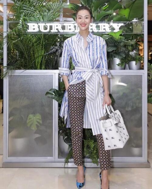 女生想要穿出正装感 女生正式场合穿什么裤子