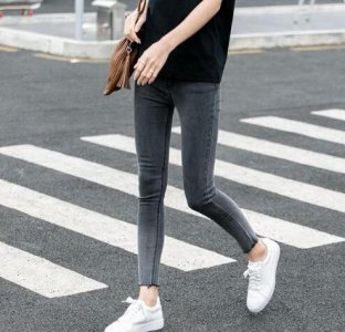 说到腿粗这个问题 腿粗的女生不能穿什么裤子
