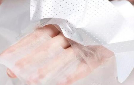 如今女生越来越注重自己的颜值 面膜敷的越多越好吗？