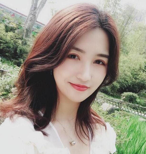 很多的女生都有这样的一个关于发型上的问题 直头发好看还是卷头发