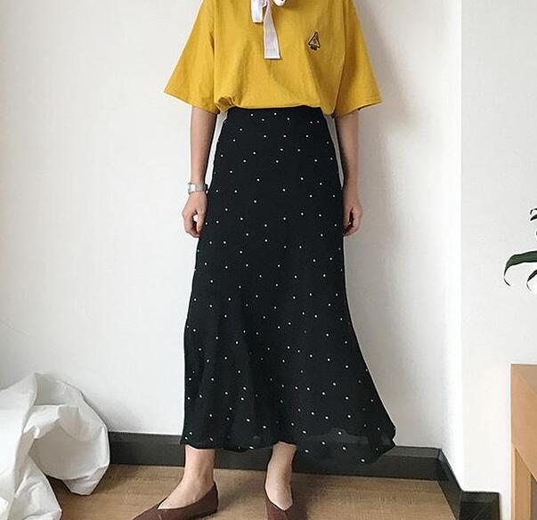 由于长期久坐不运动腰粗的女生适合穿什么裙子