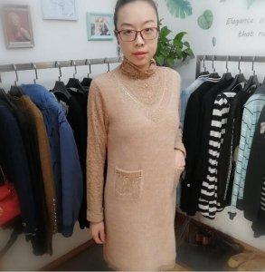 中年妈妈穿衣打扮不在像小姑娘一样 中年打底连衣裙款式图片