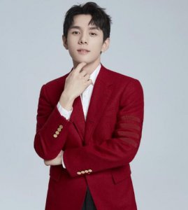 李佳琦月收入7位数 坦言让自己生活过得好就行了