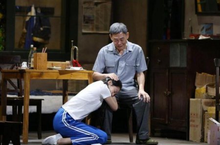 关晓彤哭戏被赞 和老戏骨搭戏演技十分有感染力引感动