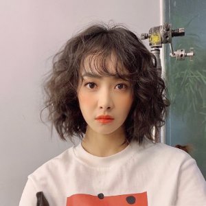 与直发的风格单一不同 海藻卷烫发型图片大全