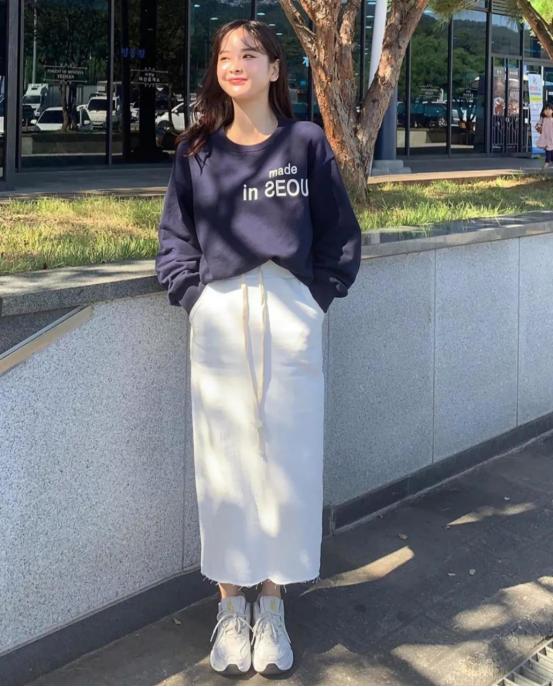 在这个时尚元素巨多的年代 卫衣搭配半身裙好看吗?