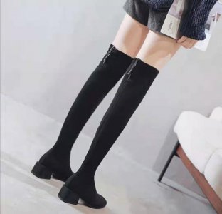 靴子是我们很多女生冬季必买的一款鞋子 小腿粗适合穿什么靴子？